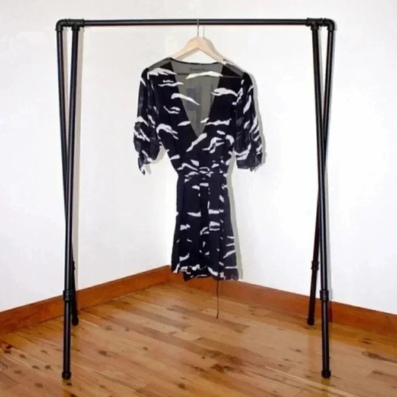 NWT Reformation Sammy Dress in Mustang Black White Animal Print Wrap Size 1X - Picture 3 of 6